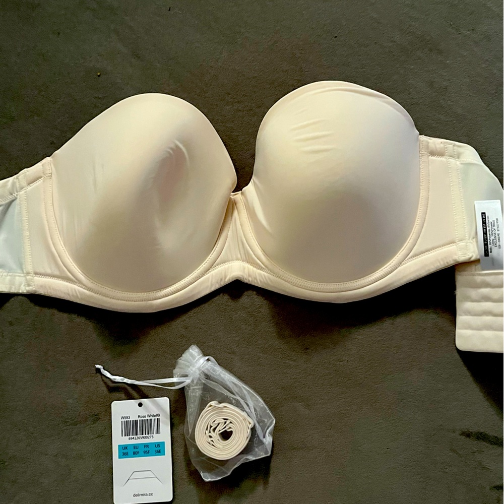 36E, 36 E Strapless bra- NWT- has attachable strap